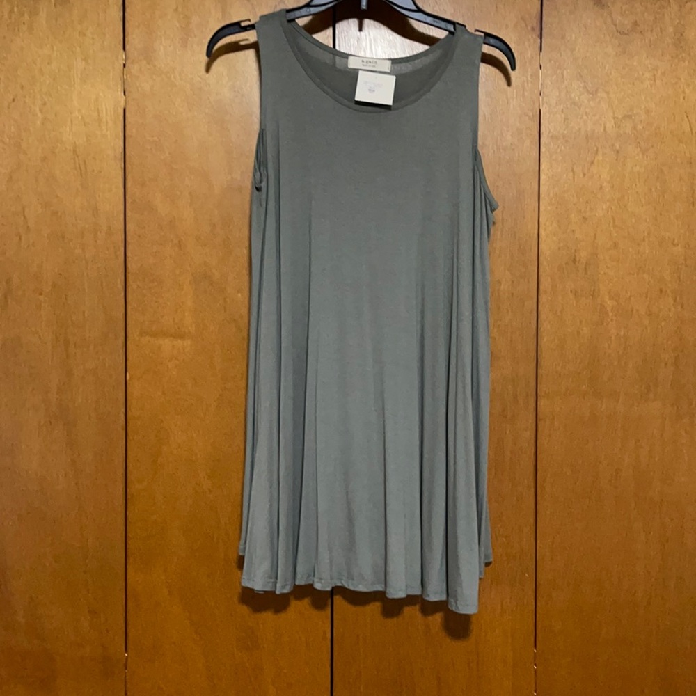 ⭐️Light olive Jersey Cold Shoulder tunic  size L
